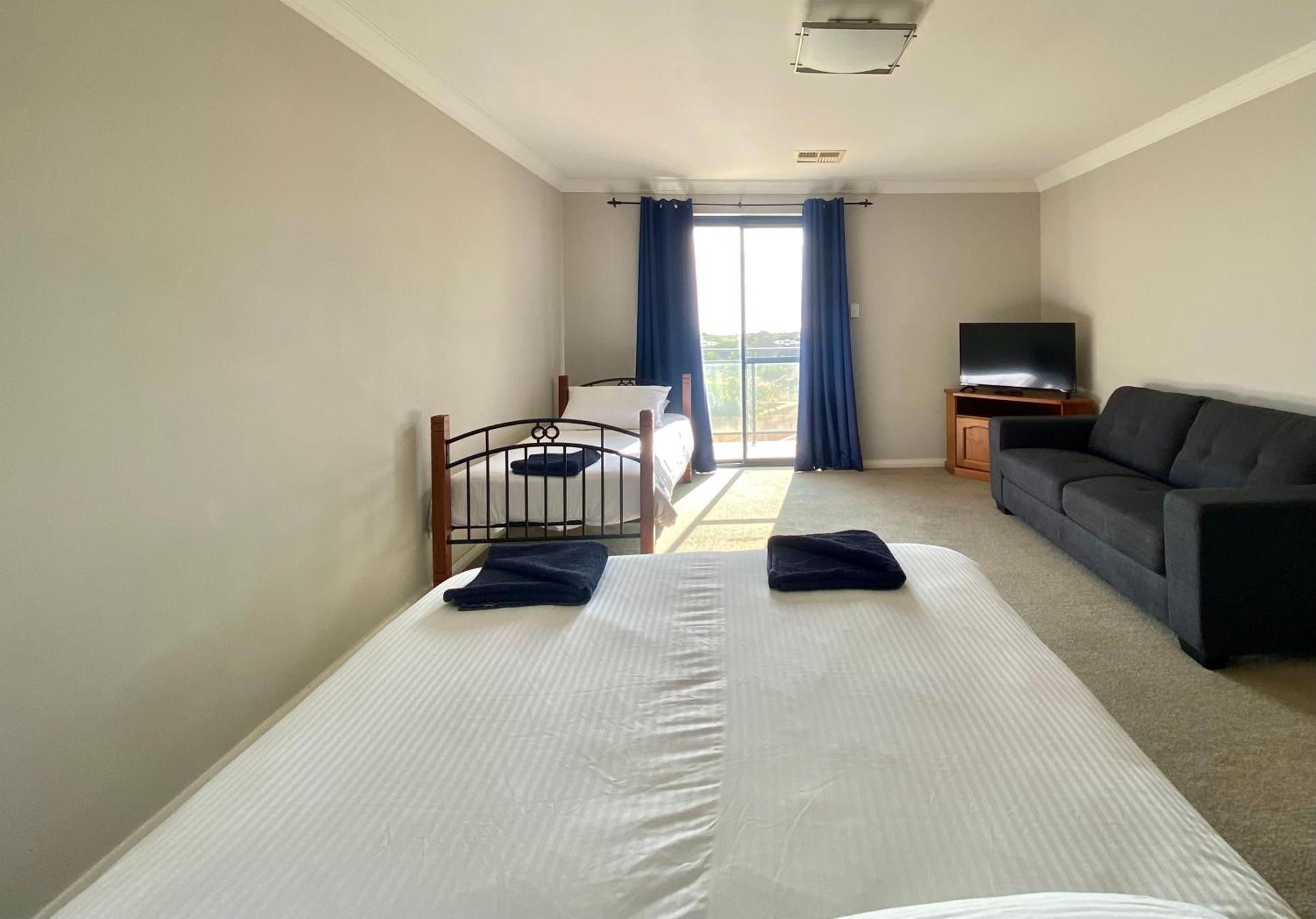Port Denison Beach Resort Bagian luar foto